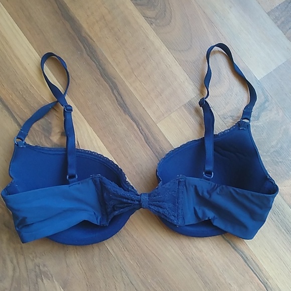 Victoria's Secret - front closure bra - Picture 2 of 3